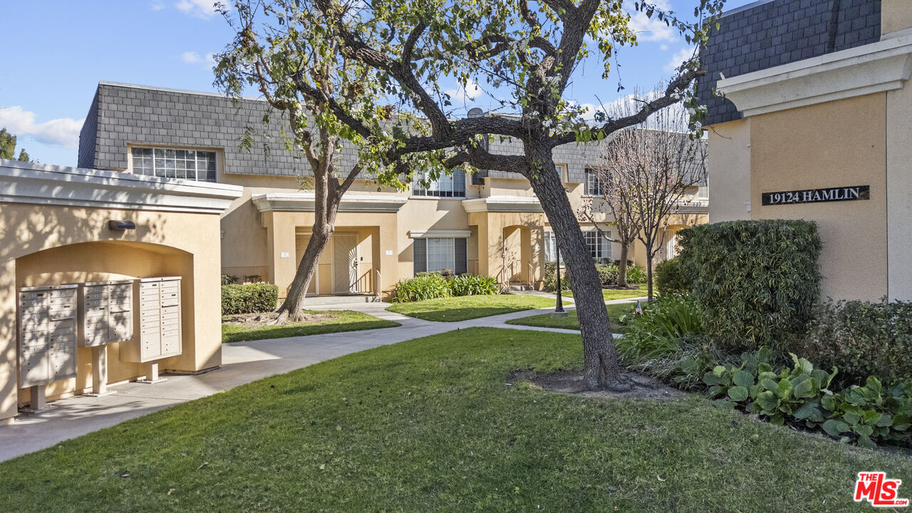 19124 Hamlin Street, Unit 4 Reseda, CA 91335 - Photo 35 of 38