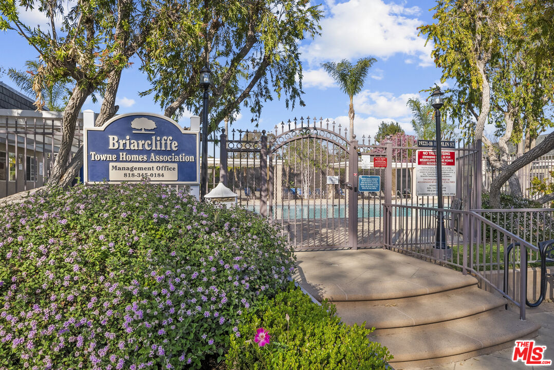 19124 Hamlin Street, Unit 4 Reseda, CA 91335 - Photo 36 of 38