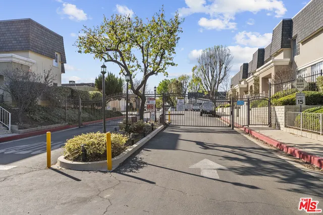 $570,000 | 19124 Hamlin Street, Unit 4, Reseda, CA 91335