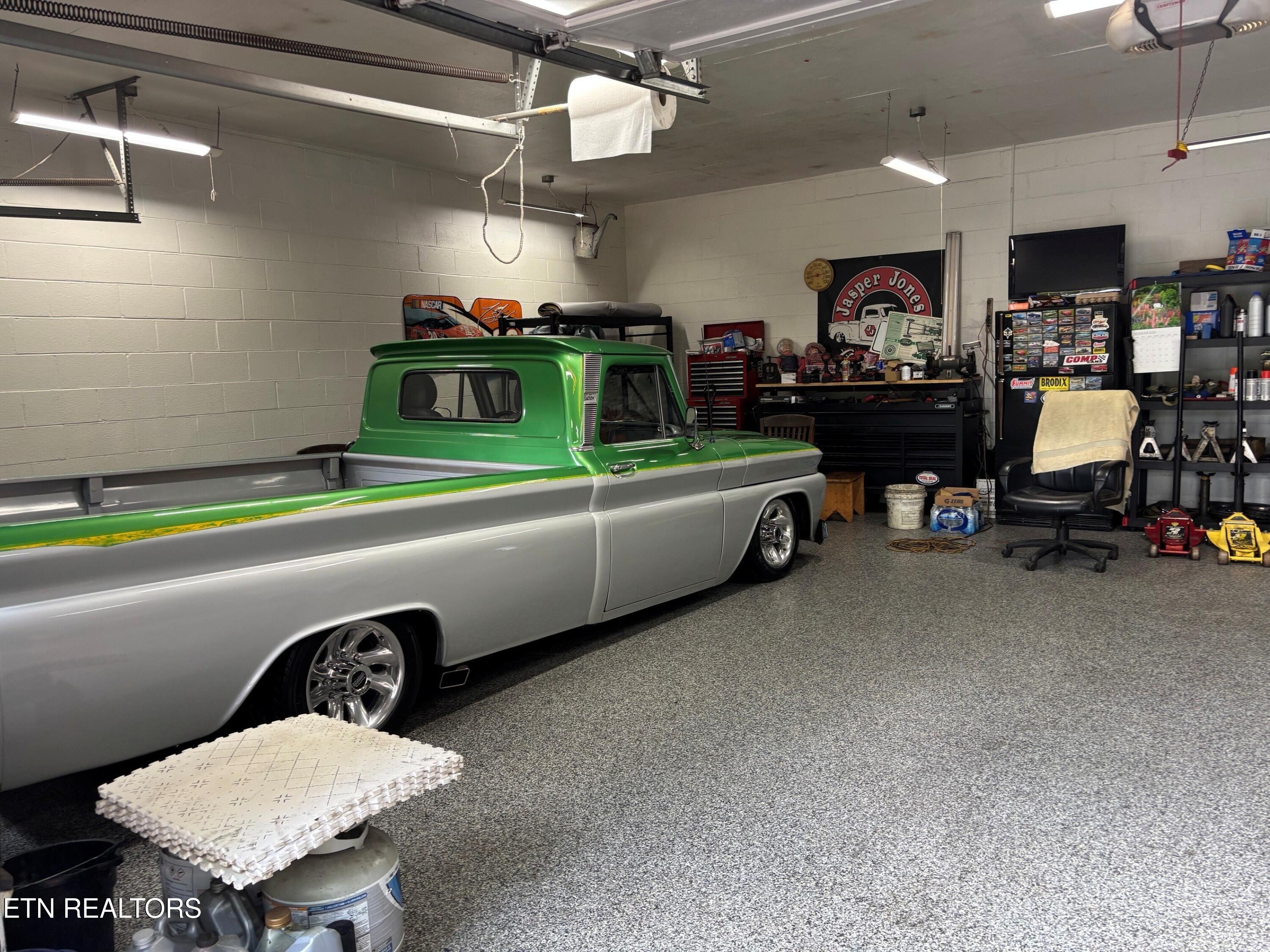 5919 Atkins Road Knoxville, TN 37918 - Photo 20 of 46 Garage 2