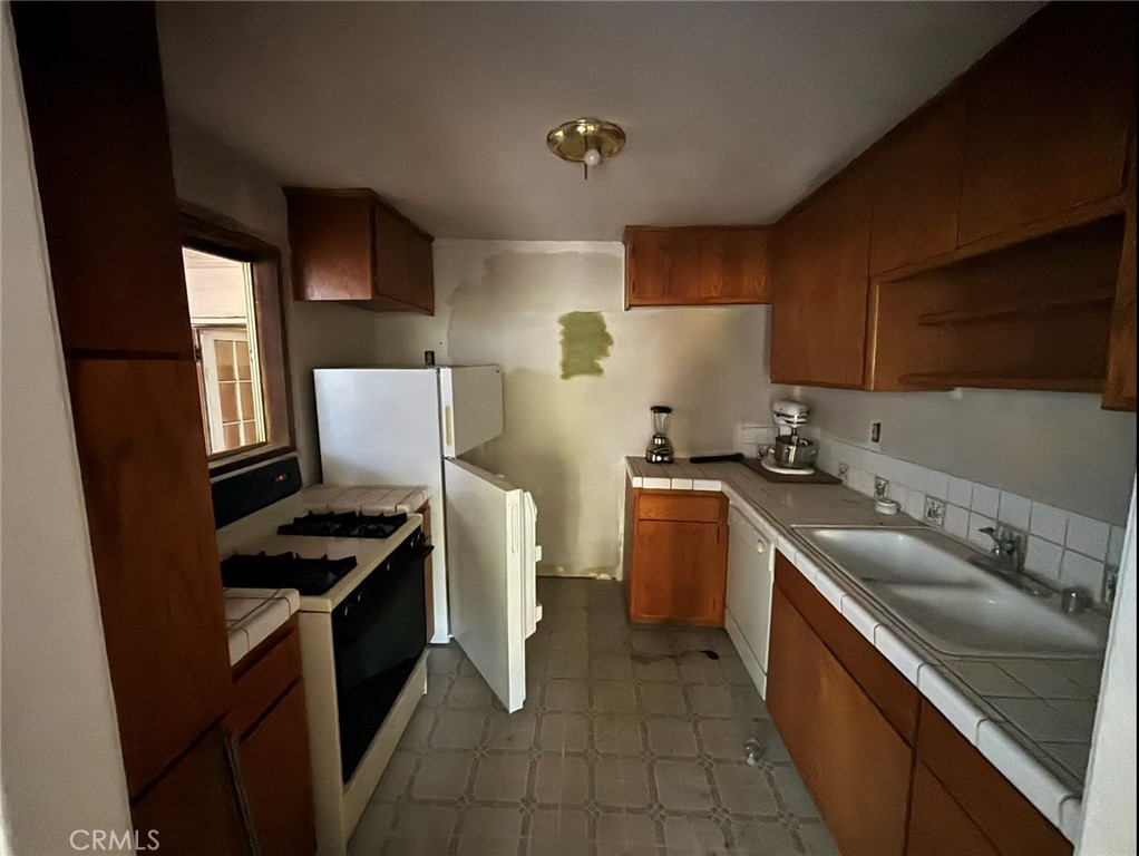4790 Miramon Avenue Atascadero, CA 93422 - Photo 8 of 15 a kitchen with a sink stove and refrigerator