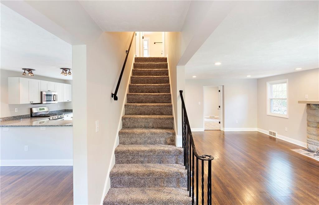268 Cascade Road Pittsburgh, PA 15221 - Photo 4 of 25 Gallery Image 4