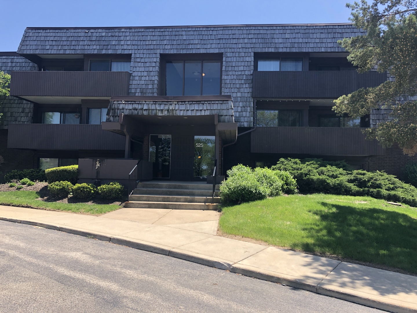 525 Timber Ridge Drive, Unit 307 Carol Stream, IL 60188 - Photo 1 of 18