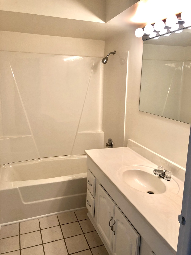 525 Timber Ridge Drive, Unit 307 Carol Stream, IL 60188 - Photo 14 of 18