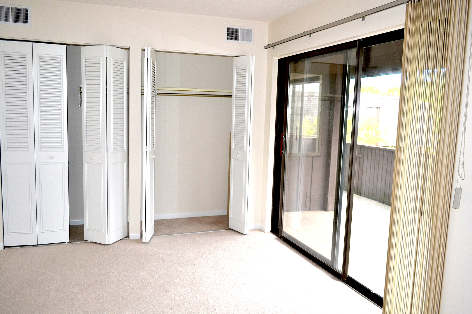 525 Timber Ridge Drive, Unit 307 Carol Stream, IL 60188 - Photo 6 of 18
