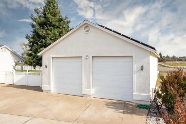 $998,000 | 7605 Churn Creek Road, Redding, CA 96002