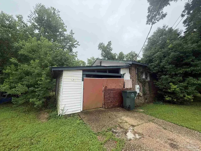 a view of a small house with a yard