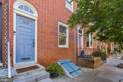 a view of house and outdoor space