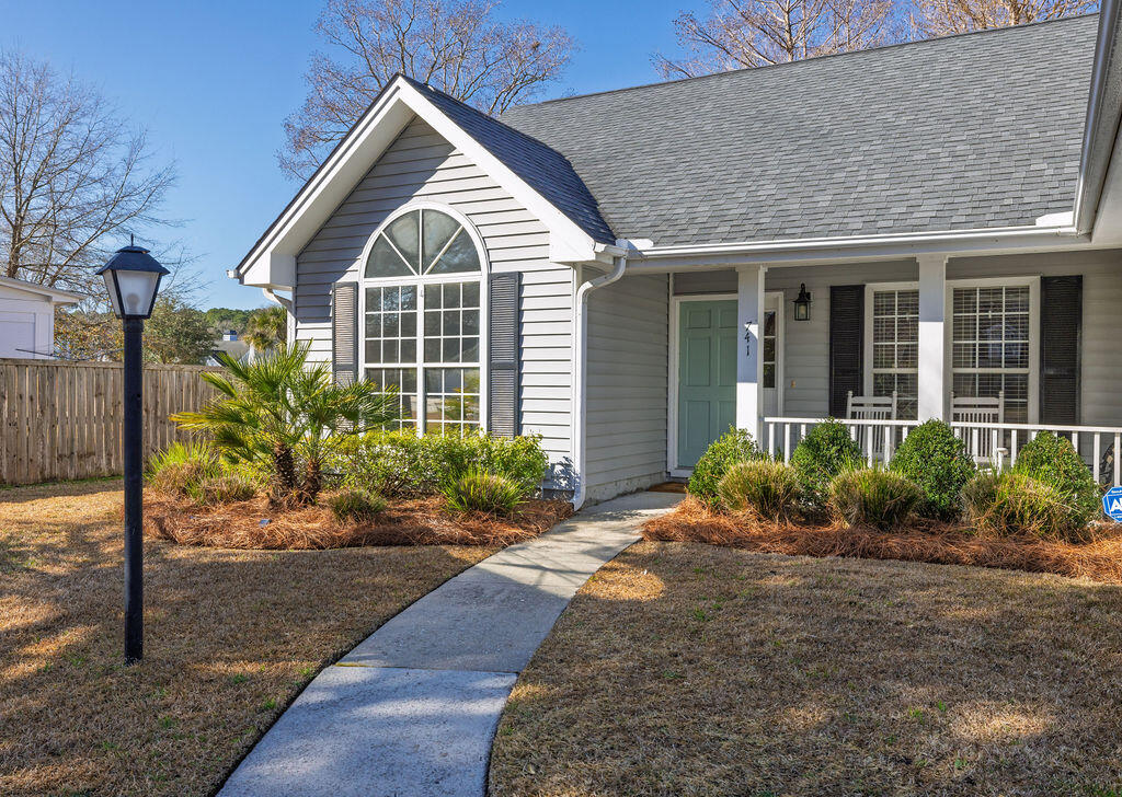 741 Veron Place Mount Pleasant, SC 29464 - Photo 5 of 34 413A7441