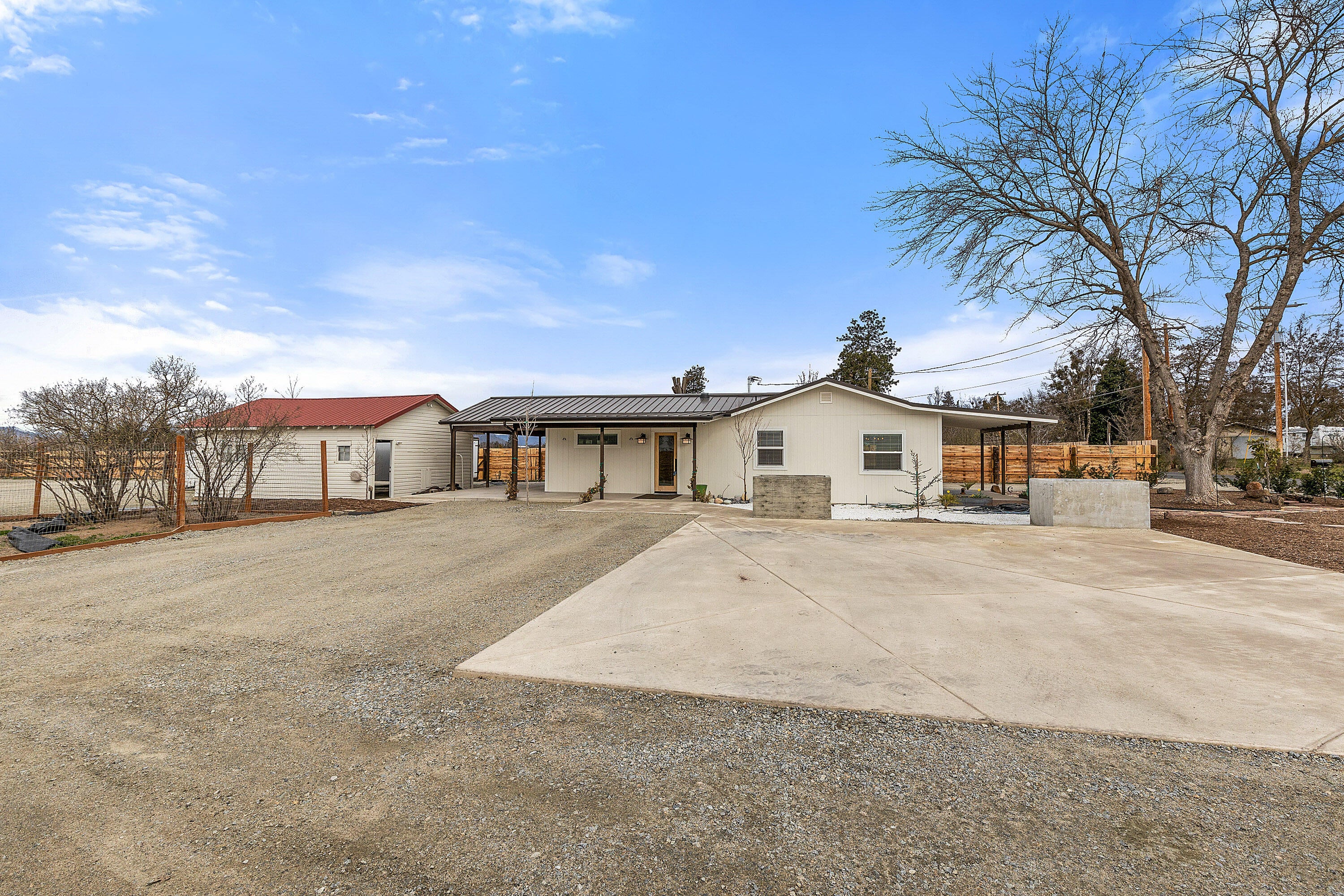 5243 Gebhard Road Central Point, OR 97502 - Photo 5 of 50 gr(3)
