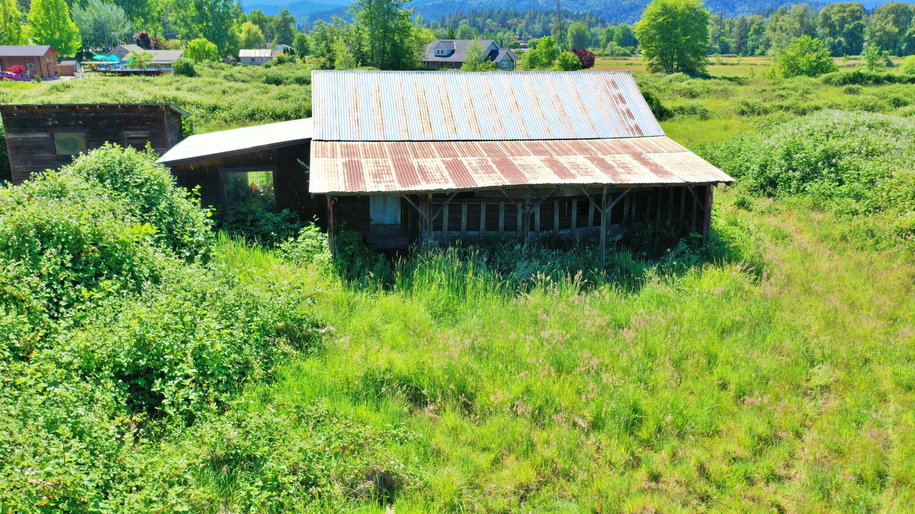 4888 Jerome Prairie Road Grants Pass, OR 97527 - Photo 29 of 35 Barn