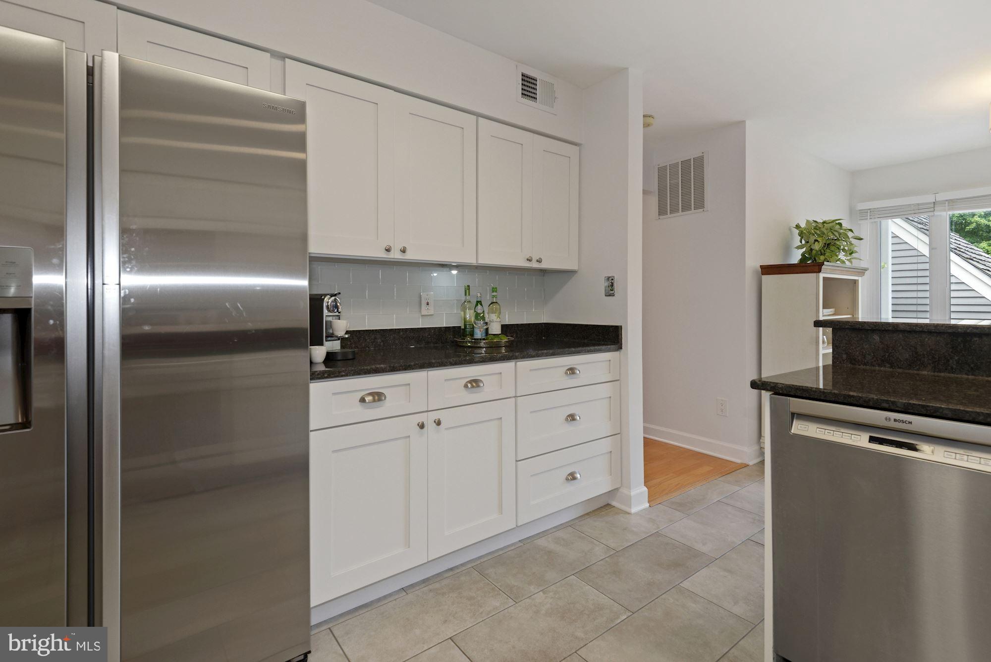 11633 Chapel Cross Way Reston, VA 20194 - Photo 13 of 64 Newer appliances and glass backsplash