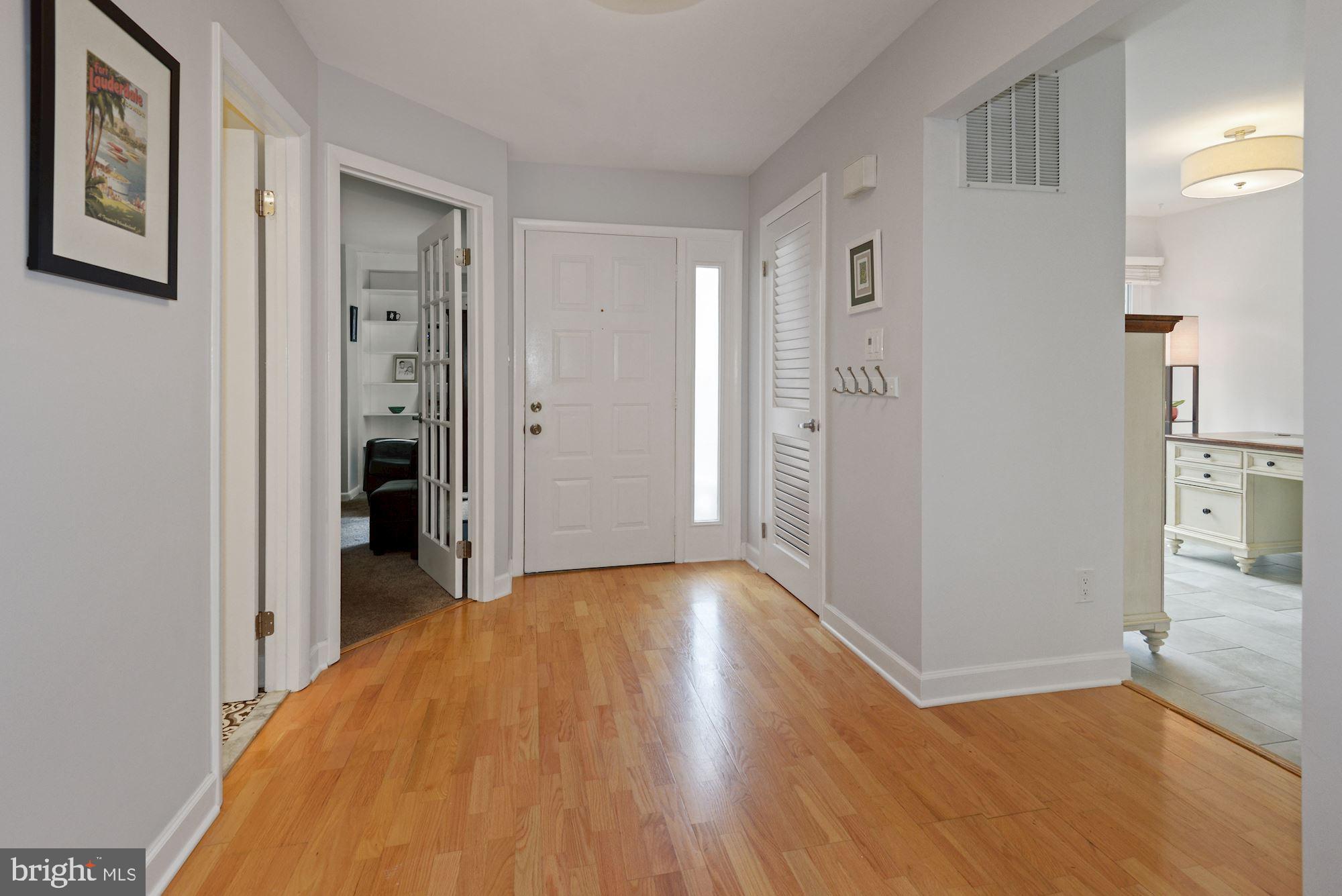 11633 Chapel Cross Way Reston, VA 20194 - Photo 21 of 64 Foyer and front door with side light