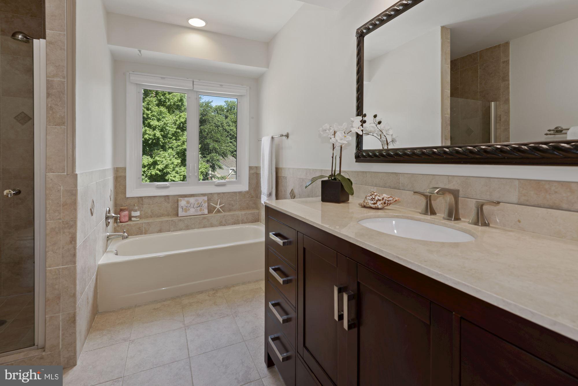 11633 Chapel Cross Way Reston, VA 20194 - Photo 27 of 64 En-suite bath with separate tub and shower