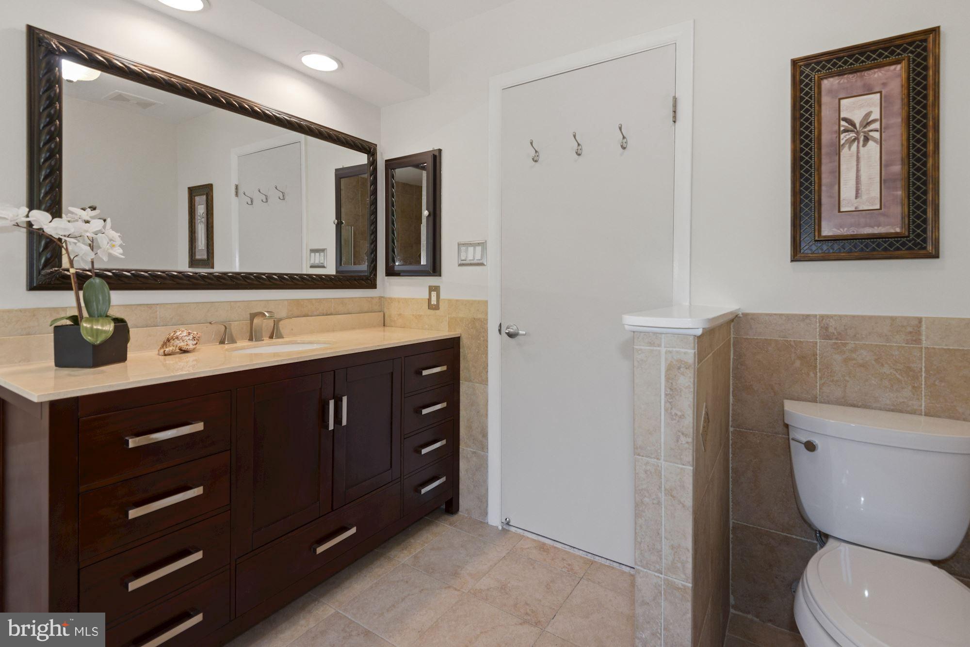 11633 Chapel Cross Way Reston, VA 20194 - Photo 29 of 64 Extra wide vanity