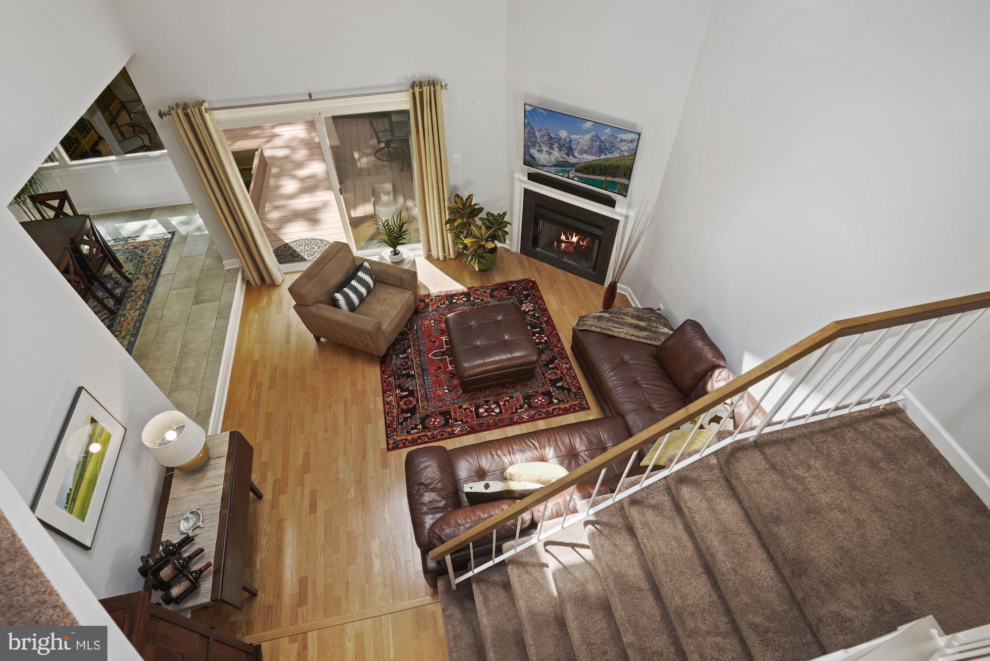 11633 Chapel Cross Way Reston, VA 20194 - Photo 5 of 64 Grand 2-story living room
