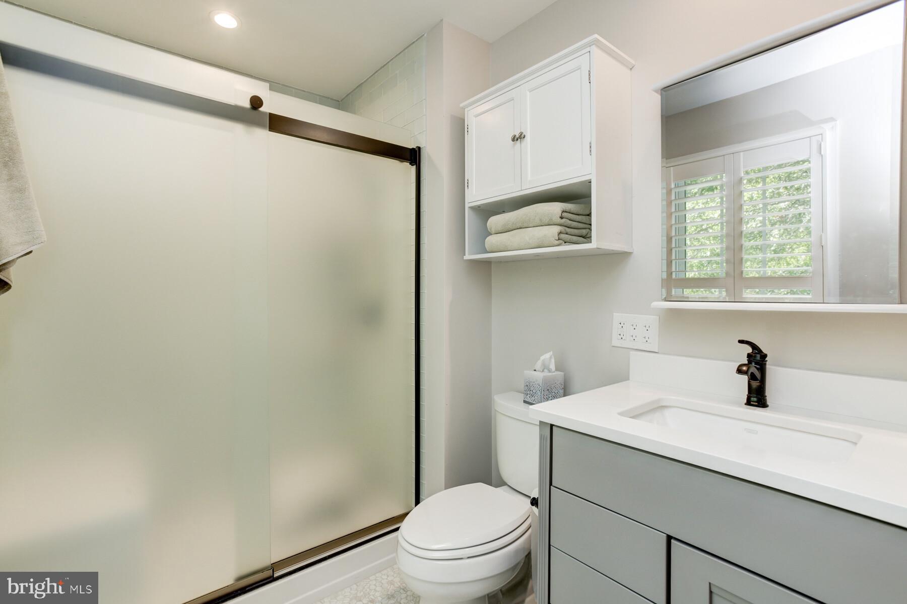 307 Saddle Ridge Road Annapolis, MD 21403 - Photo 21 of 46 a bathroom with a sink toilet and vanity