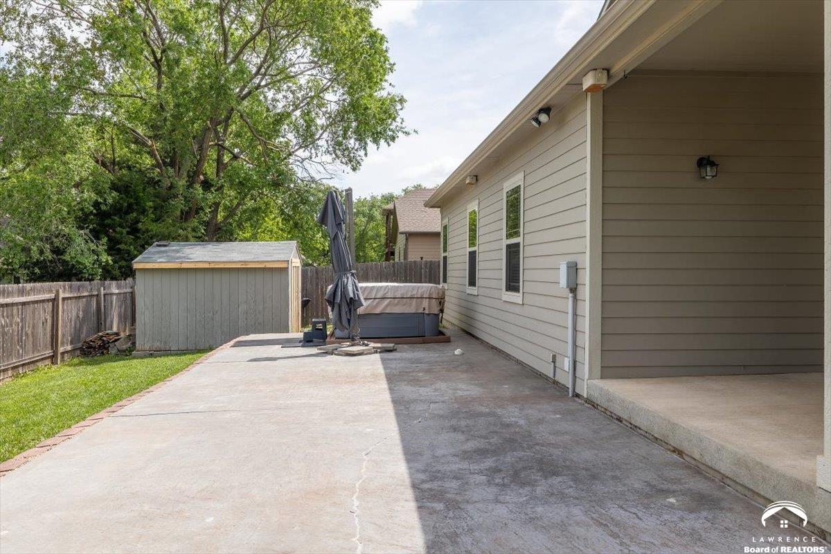 4116 Doolittle Drive Lawrence, KS 66049 - Photo 5 of 36