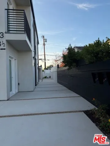 $5,300 | 5191 1/2 Lindley Avenue, Tarzana, CA 91356