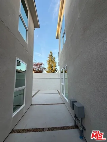 $5,300 | 5191 1/2 Lindley Avenue, Tarzana, CA 91356
