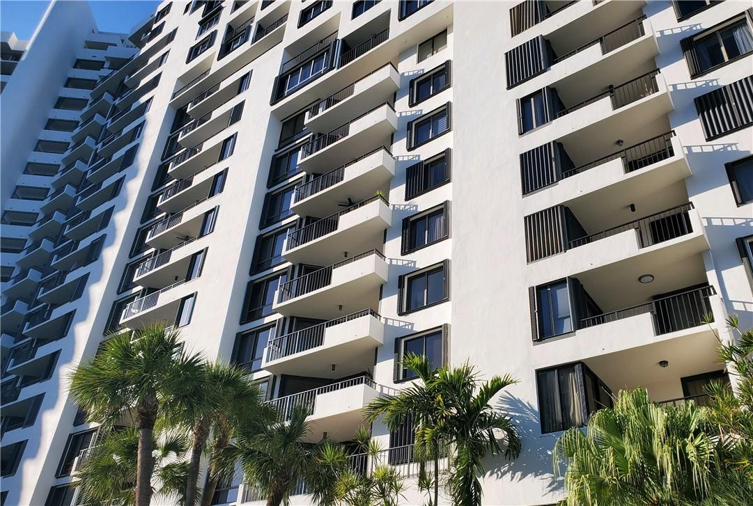 520 Brickell Key Drive, Unit PH01 Miami, FL 33131 - Photo 2 of 38 Photo 2