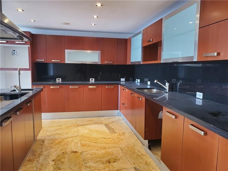 520 Brickell Key Drive, Unit PH01 Miami, FL 33131 - Photo 23 of 38 Photo 23