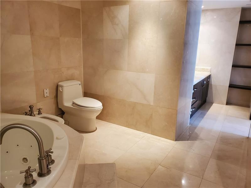 520 Brickell Key Drive, Unit PH01 Miami, FL 33131 - Photo 29 of 38 Photo 29