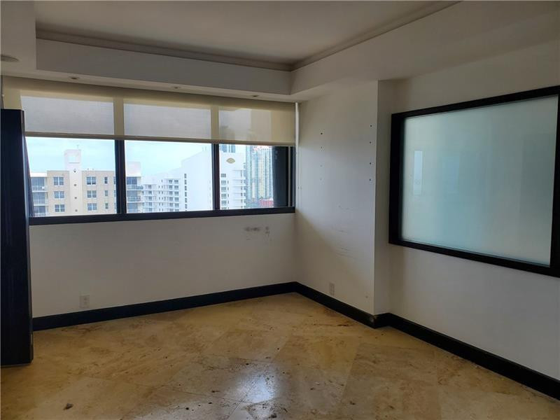 520 Brickell Key Drive, Unit PH01 Miami, FL 33131 - Photo 30 of 38 Photo 30