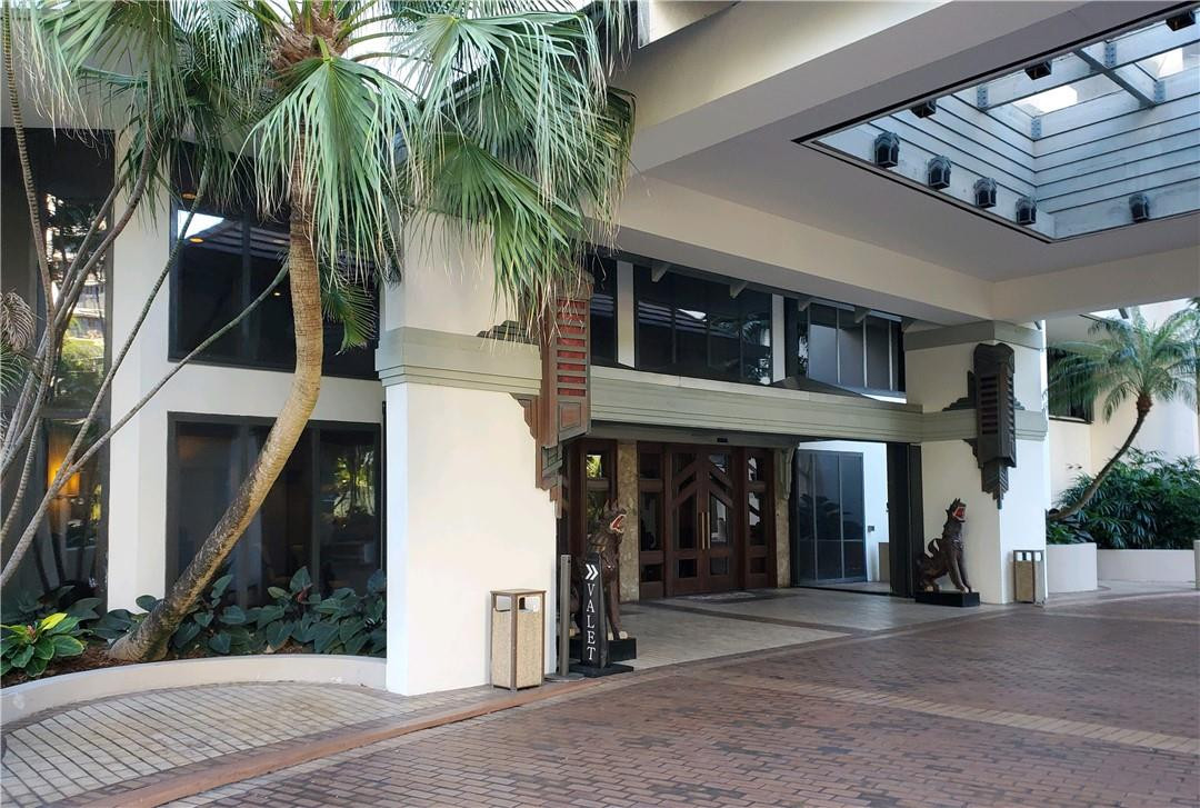 520 Brickell Key Drive, Unit PH01 Miami, FL 33131 - Photo 3 of 38 Photo 3