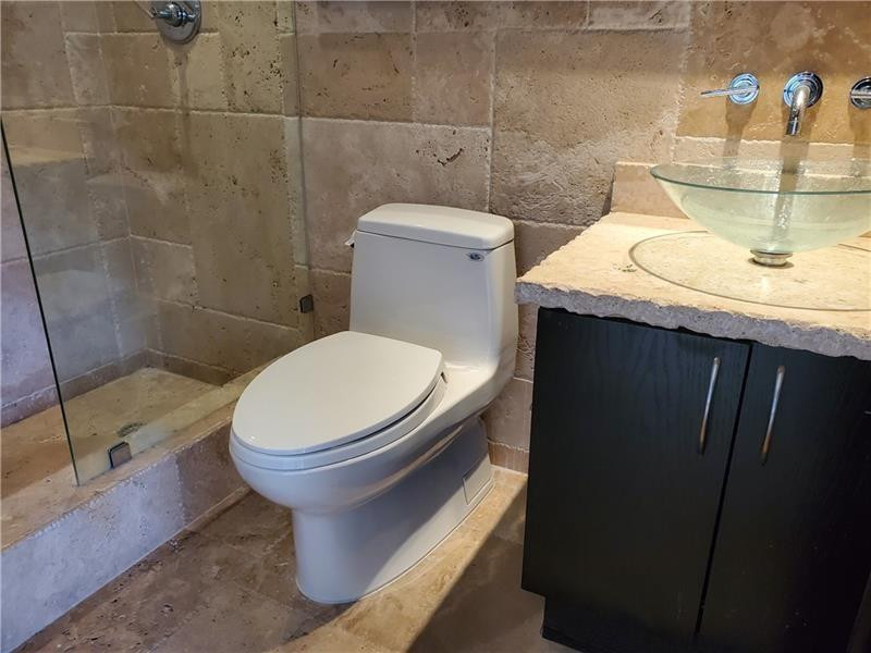 520 Brickell Key Drive, Unit PH01 Miami, FL 33131 - Photo 31 of 38 Photo 31