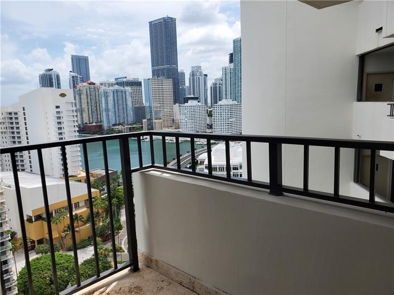 520 Brickell Key Drive, Unit PH01 Miami, FL 33131 - Photo 36 of 38 Photo 36