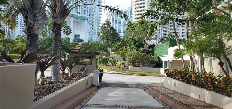 520 Brickell Key Drive, Unit PH01 Miami, FL 33131 - Photo 5 of 38 Photo 5