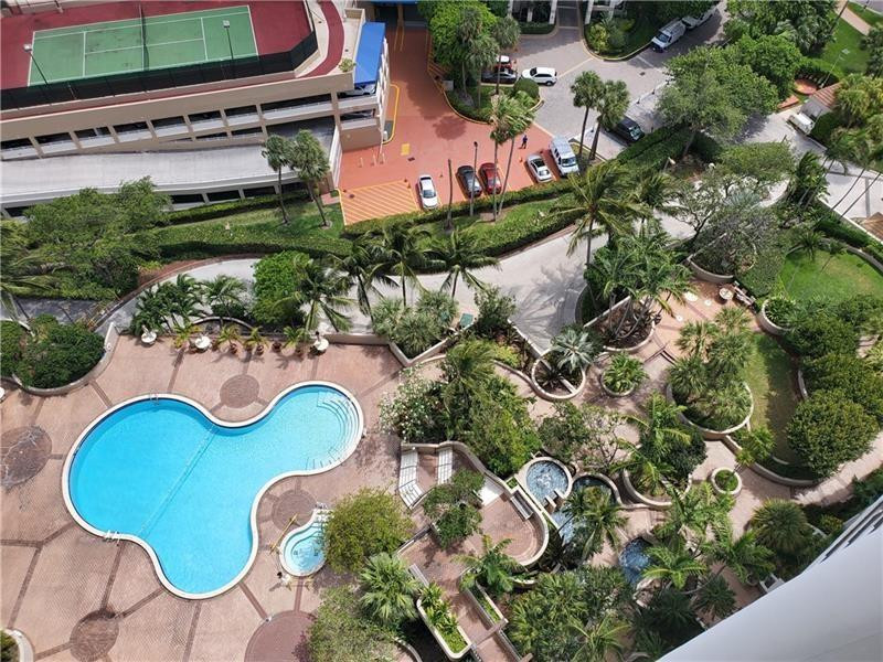 520 Brickell Key Drive, Unit PH01 Miami, FL 33131 - Photo 6 of 38 Photo 6