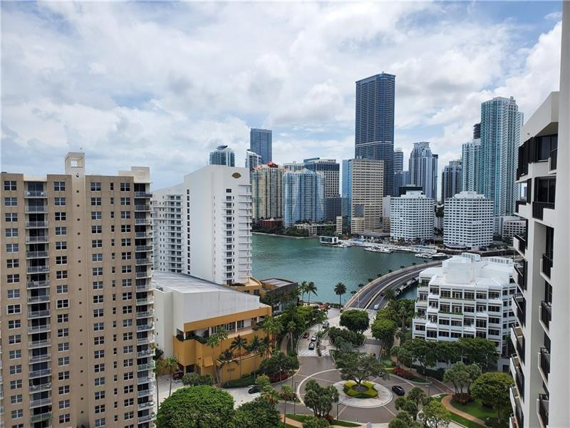 520 Brickell Key Drive, Unit PH01 Miami, FL 33131 - Photo 8 of 38 Photo 8