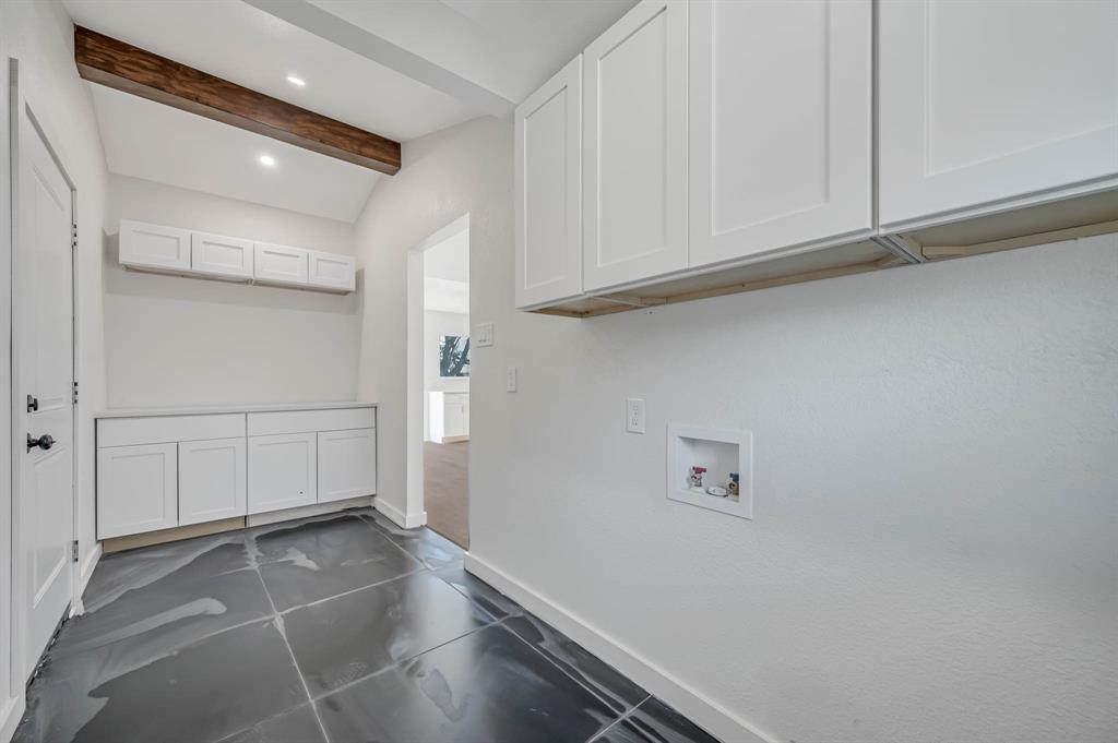 109 Pecan Drive Rowlett, TX 75087 - Photo 36 of 39 a view of a hallway with closet