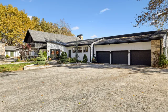 $1,690,000 | 1985 Country View, Chapmansboro, TN 37035