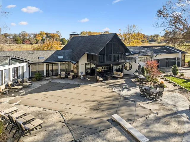 $1,690,000 | 1985 Country View, Chapmansboro, TN 37035