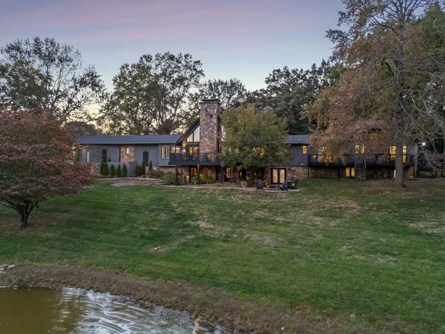 $1,690,000 | 1985 Country View, Chapmansboro, TN 37035
