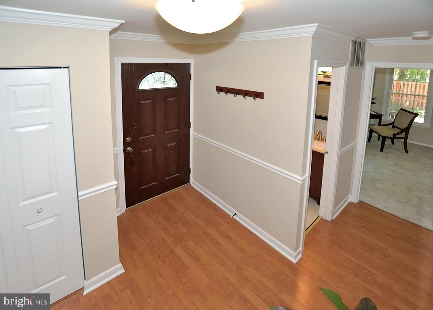 11936 Travistock Court Reston, VA 20191 - Photo 11 of 30 Main entrance and foyer