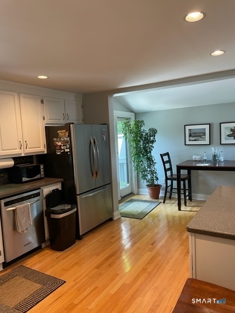 402 Riverside Drive Fairfield, CT 06824 - Photo 13 of 28 Gallery Image 13