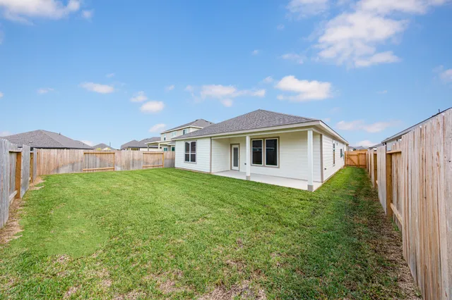 a view of a yard in front of a house