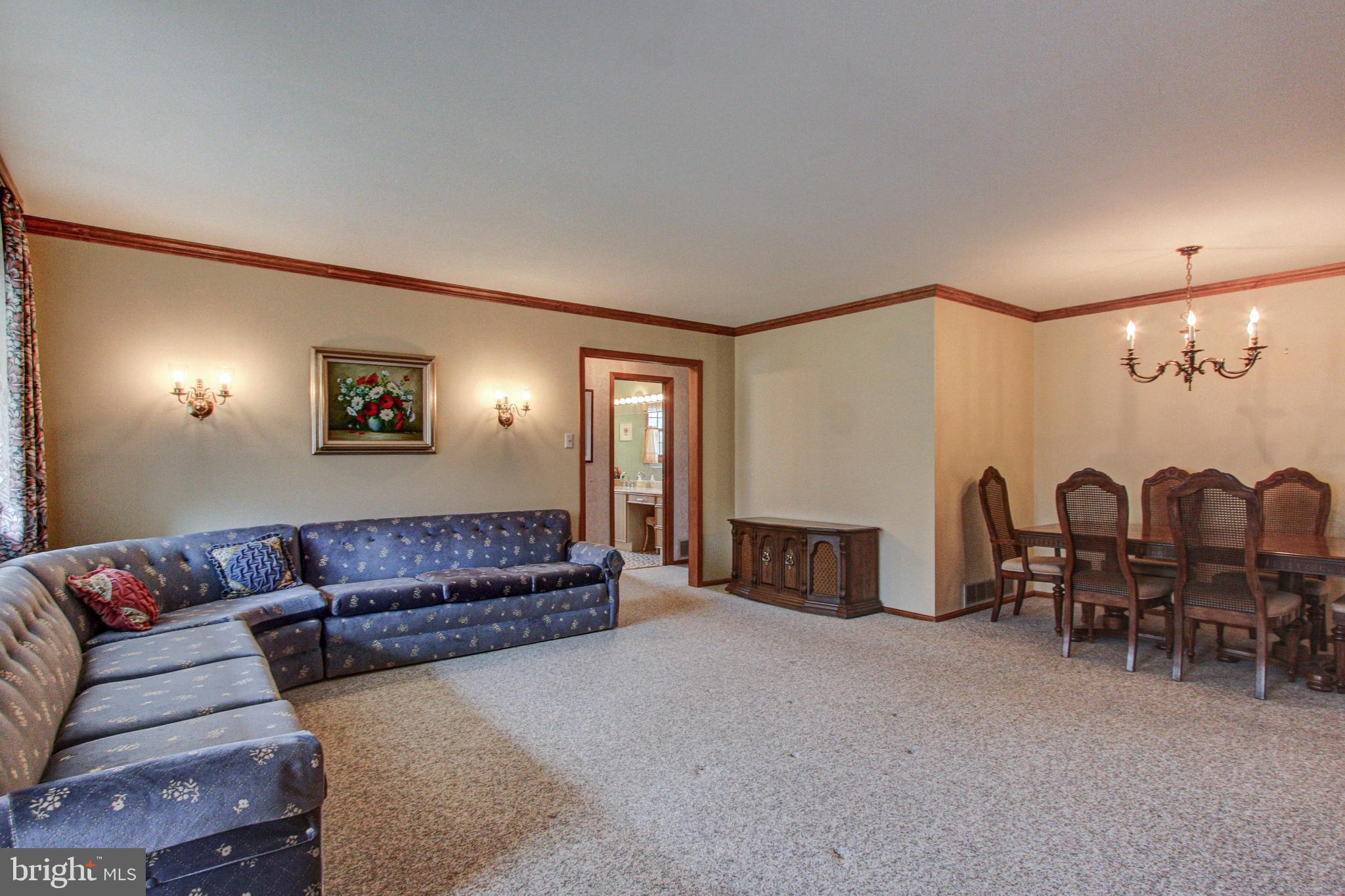 758 Bluebell Road Warminster, PA 18974 - Photo 4 of 43 Living room