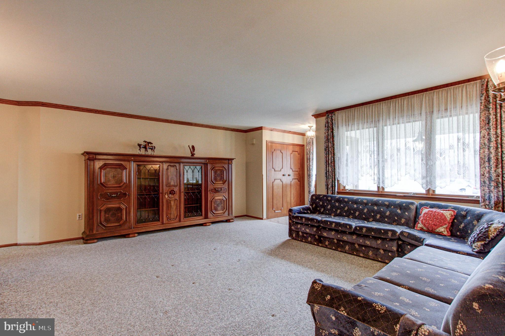 758 Bluebell Road Warminster, PA 18974 - Photo 7 of 43 Living room