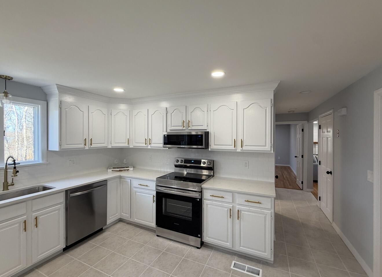 17 Andrew Road Sagamore Beach, MA 02562 - Photo 11 of 33 IMG_3324