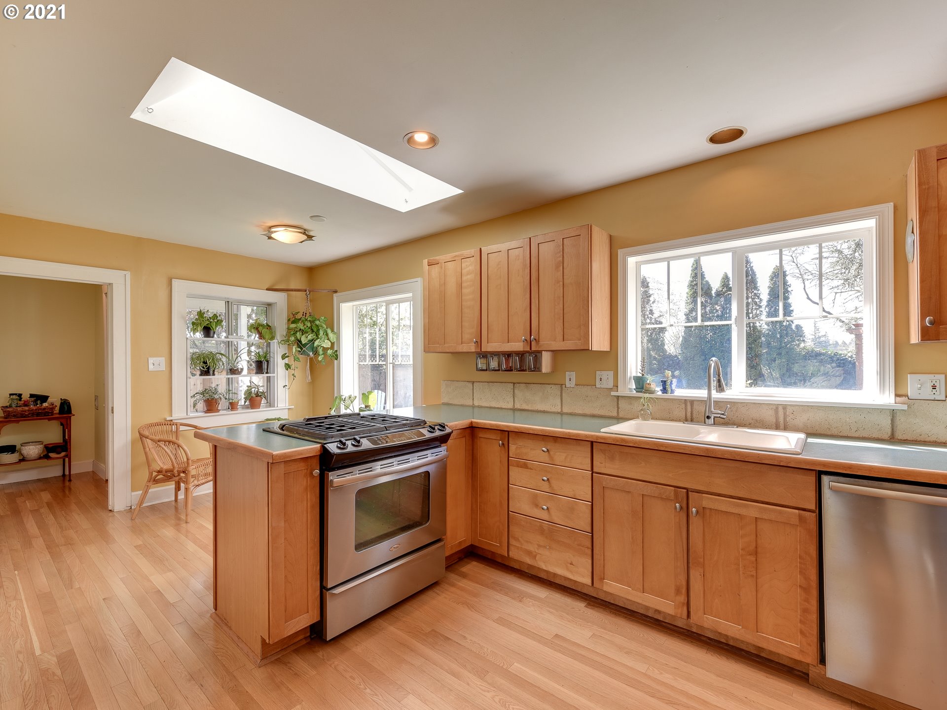 3522 Southwest Canby Street Portland, OR 97219 - Photo 13 of 32 Gallery Image 13