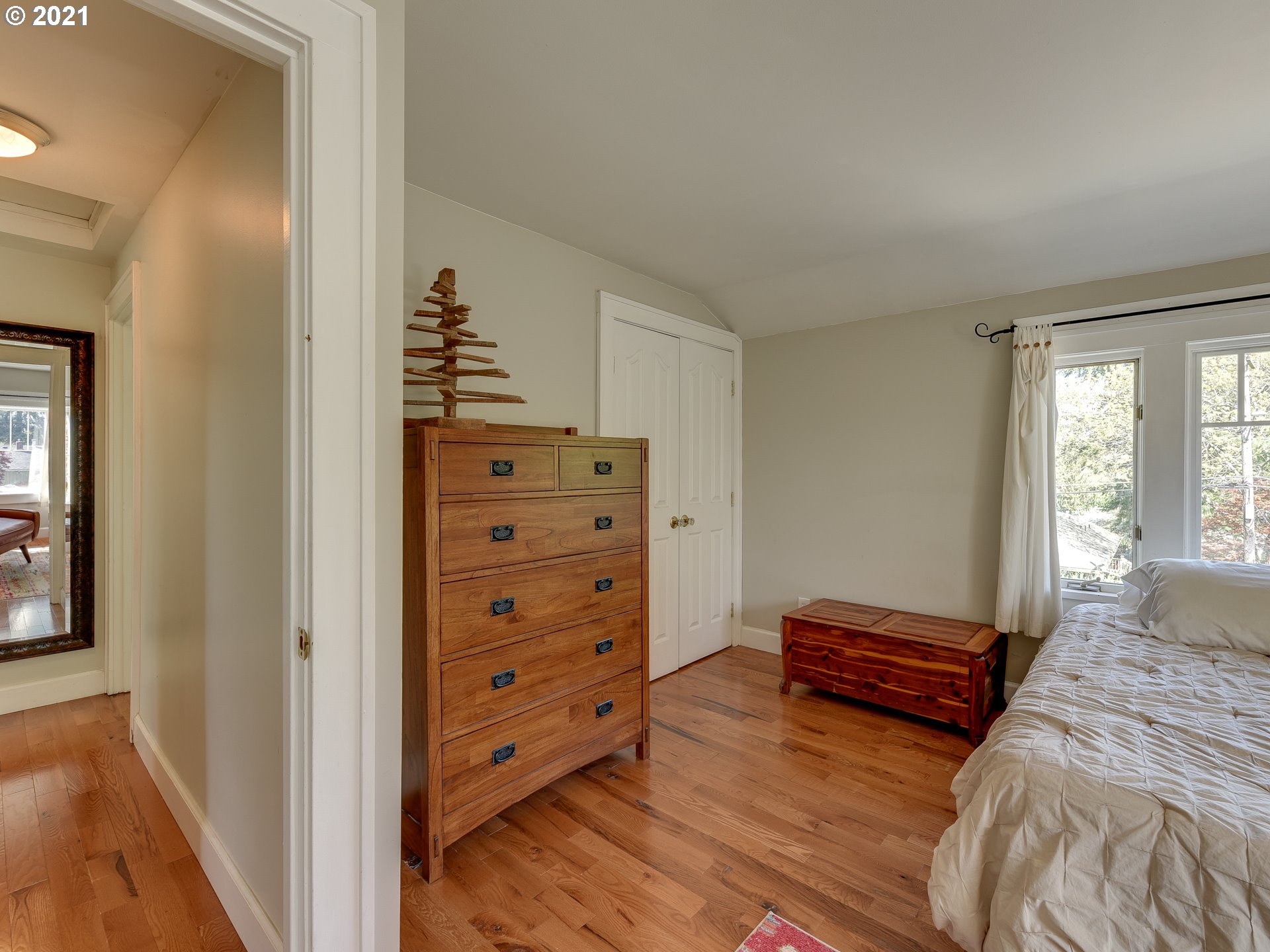 3522 Southwest Canby Street Portland, OR 97219 - Photo 18 of 32 Gallery Image 18