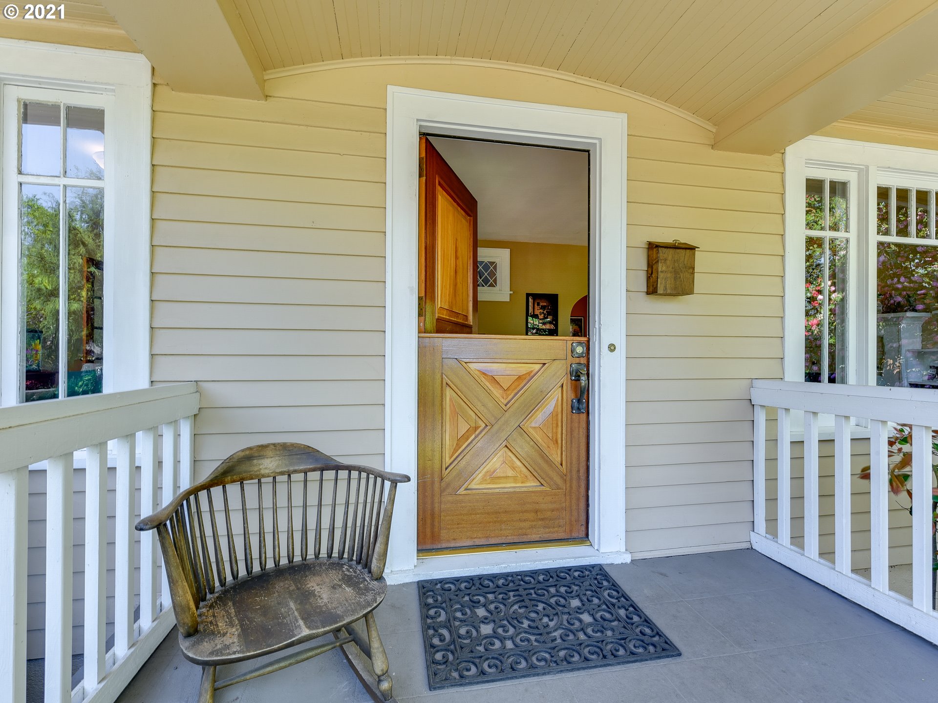 3522 Southwest Canby Street Portland, OR 97219 - Photo 6 of 32 Gallery Image 6