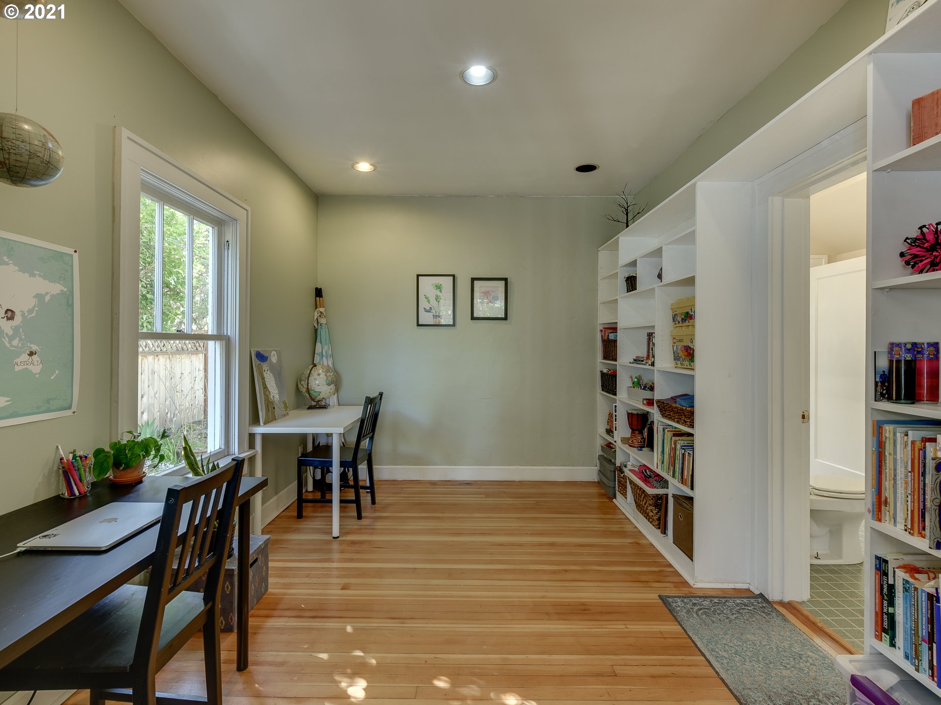 3522 Southwest Canby Street Portland, OR 97219 - Photo 9 of 32 Gallery Image 9
