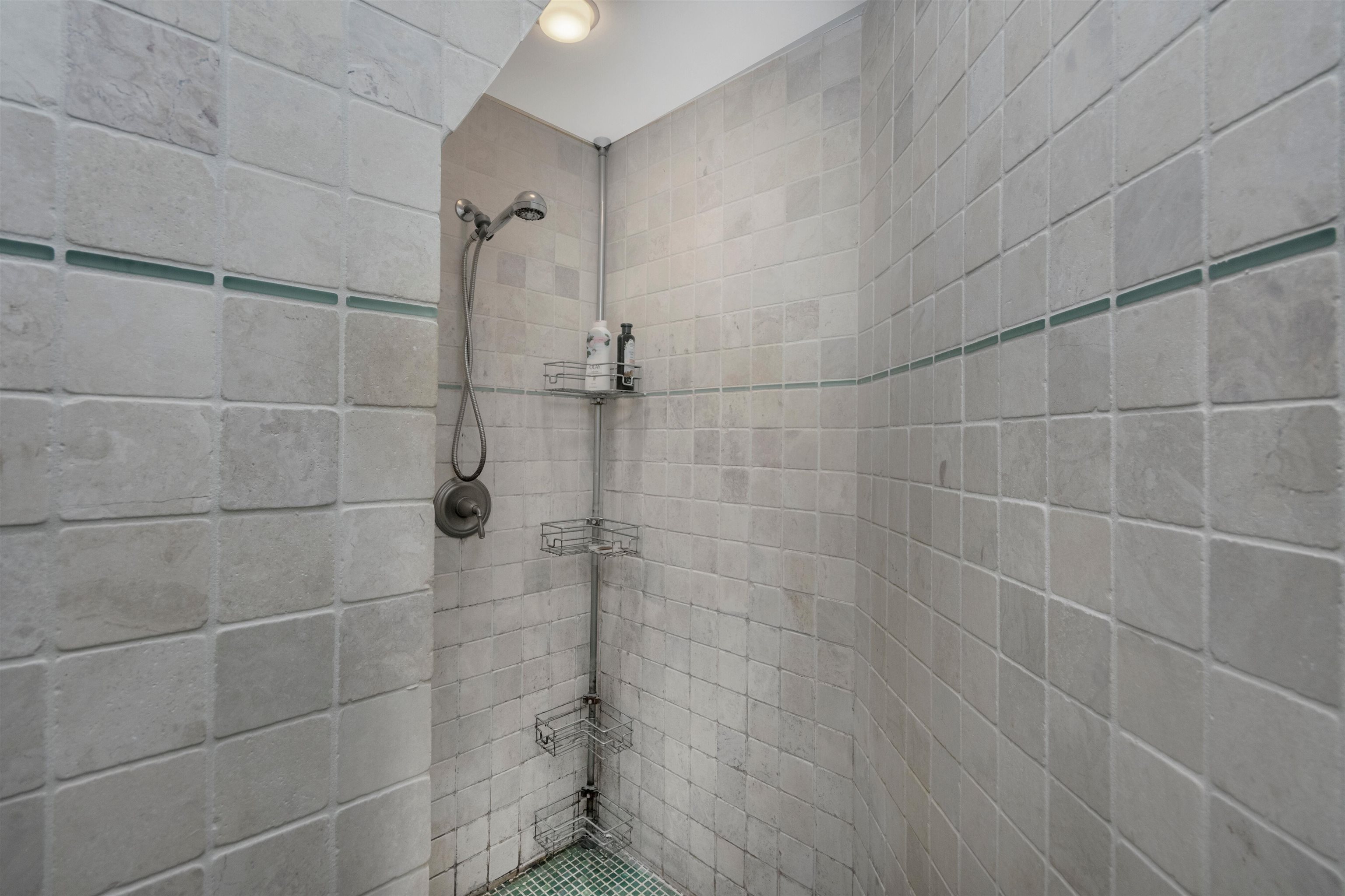 2 Hutchinson Road Merrimack, NH 03054 - Photo 6 of 28 Gallery Image 6