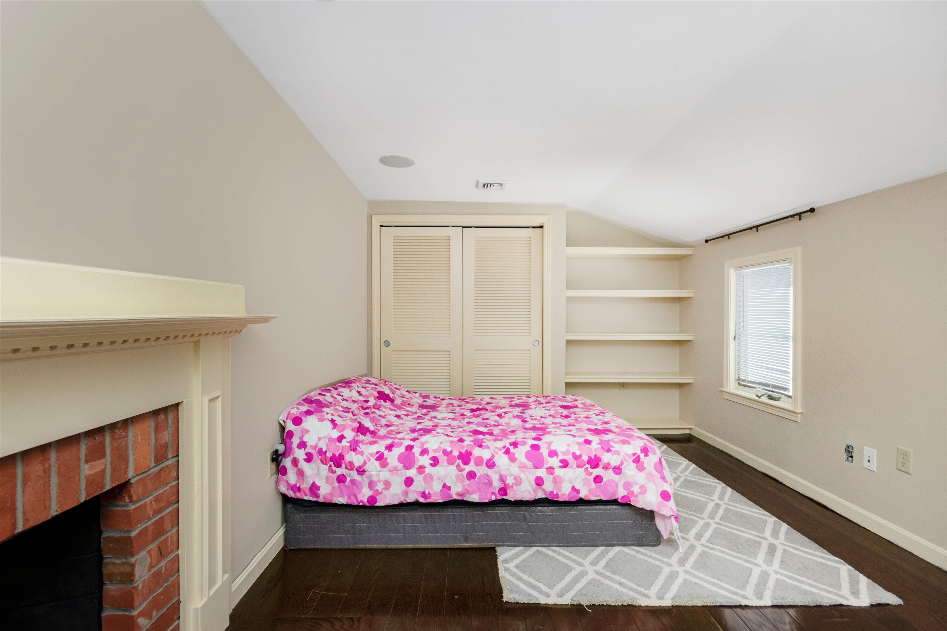 2 Hutchinson Road Merrimack, NH 03054 - Photo 8 of 28 Gallery Image 8